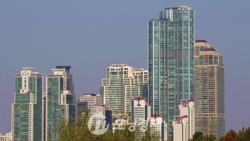 [m-기획] 갈수록 커져가는 서울 '강남 vs 강북 아파트값' 차이